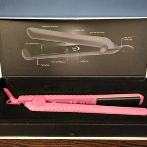 NIB Herstyler Hair Straightener